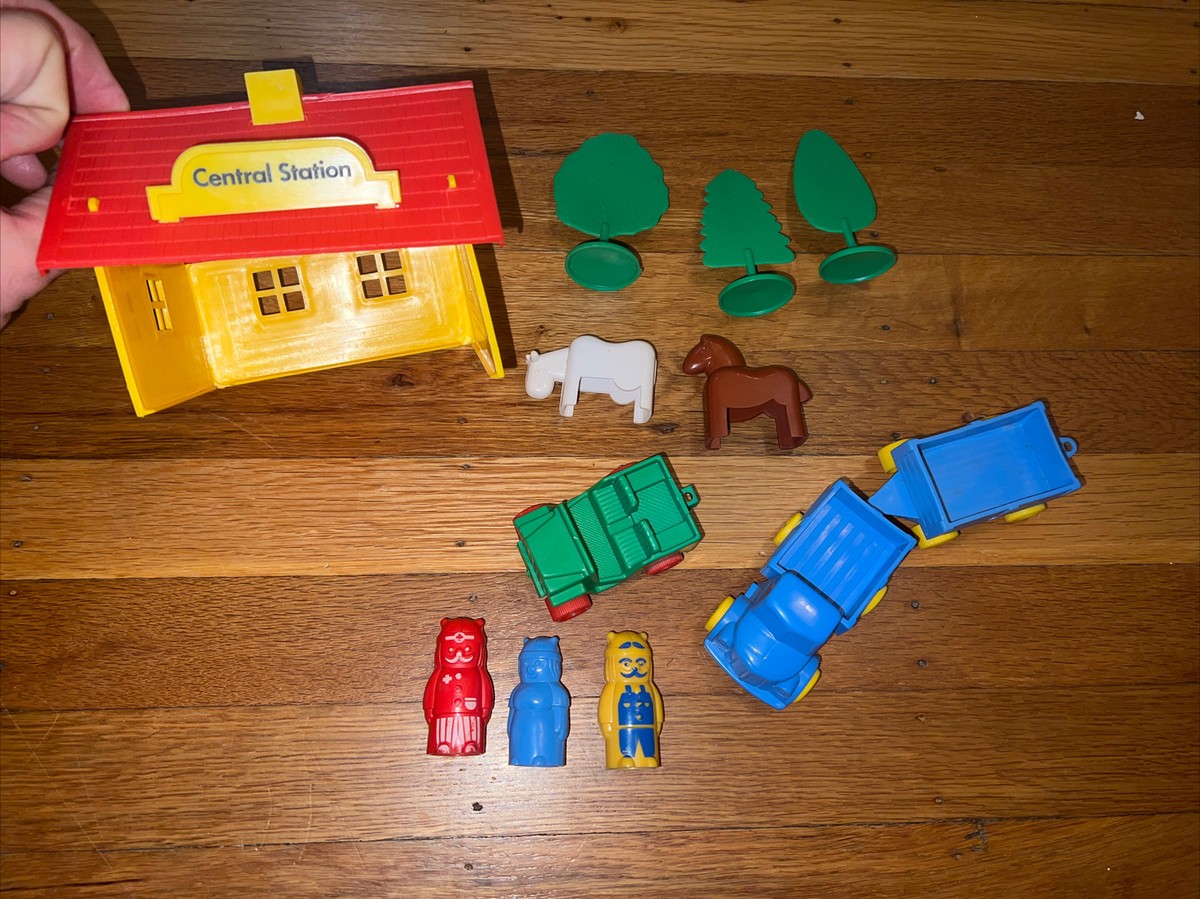 Vintage 70s Sweden Viking Plast Central Station Little People