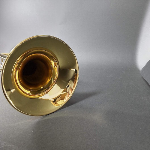 YAMAHA YTR-2330 Trumpet Standard Gold Bb wind instrument with Brass Case New - Picture 5 of 13