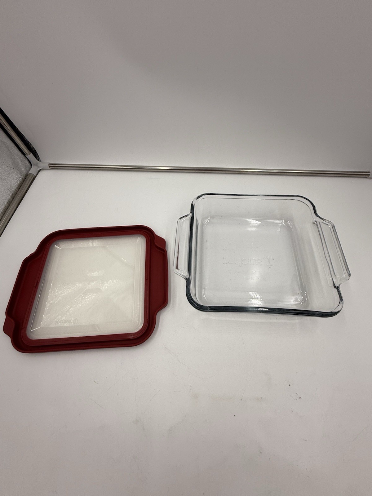 Anchor Square Cake Dish with TrueFit Lid, 8-Inch, Cherry 2 Qt Used