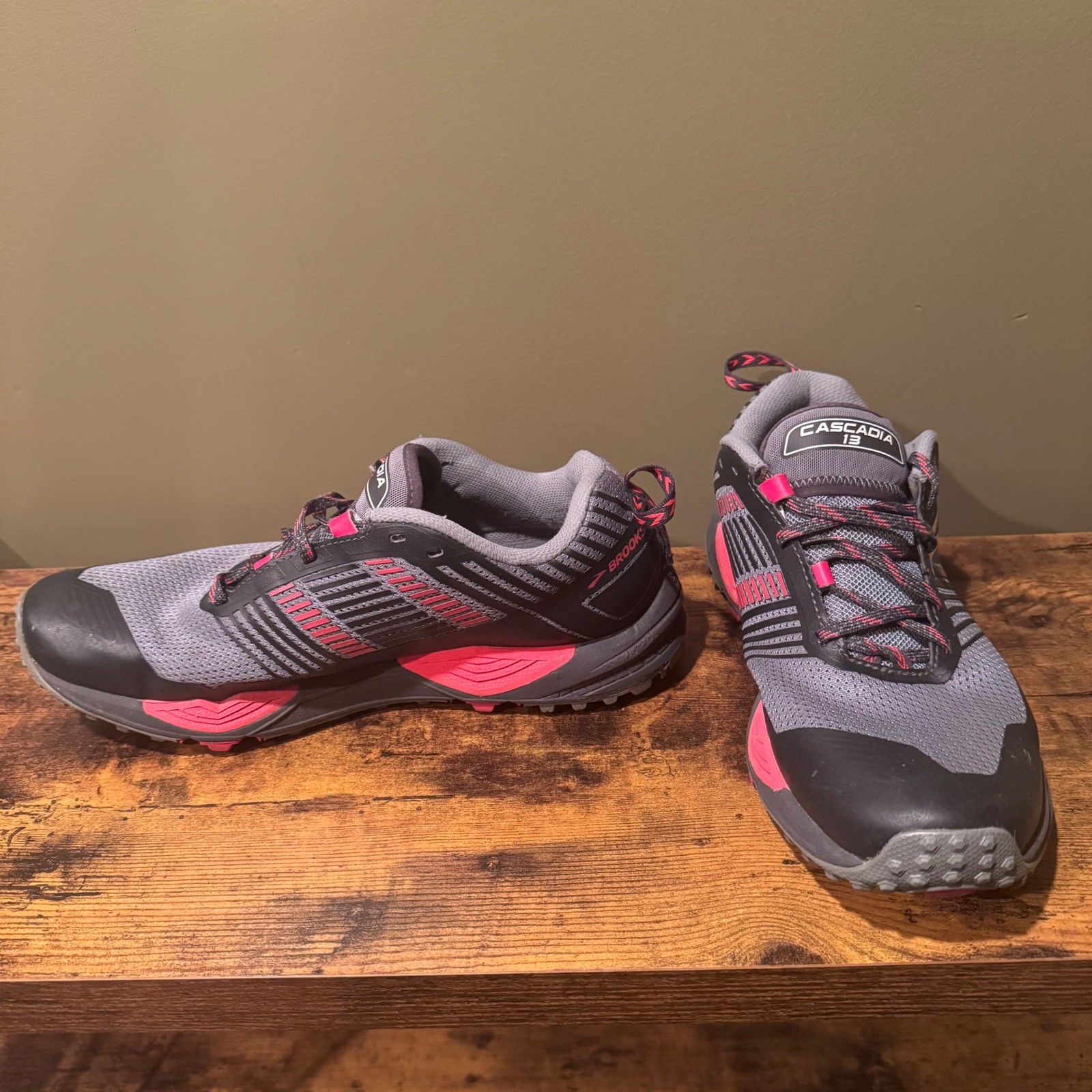 Brooks Cascadia 13 Women's Trail Running Shoes Gray Size 9.5