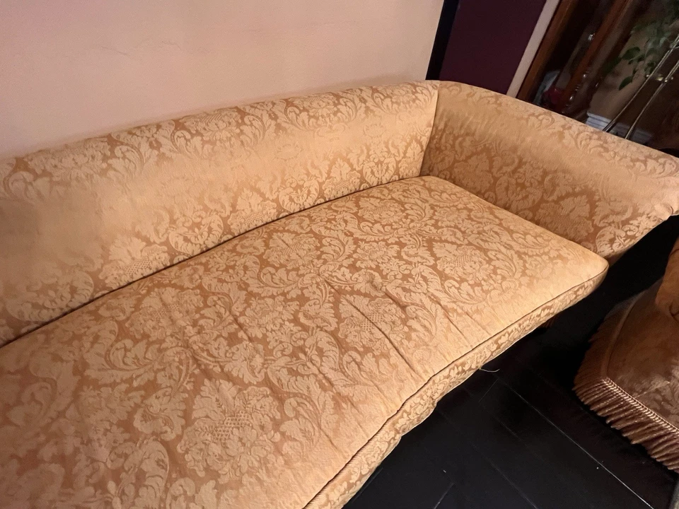 “Elegante Juego de Sofá Curvo - Brocado Dorado, 3 Piezas Glamour Vintage” Foto 3 de 4