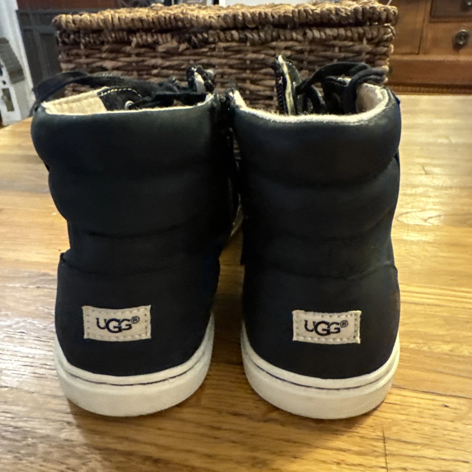 Scarpe da ginnastica Ugg Gradie Hi Top stringate in pelle nera da donna taglia 8
