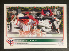 2022 Topps Holiday Byron Buxton Variation Presents  SP plus Base Card HW67 Twins