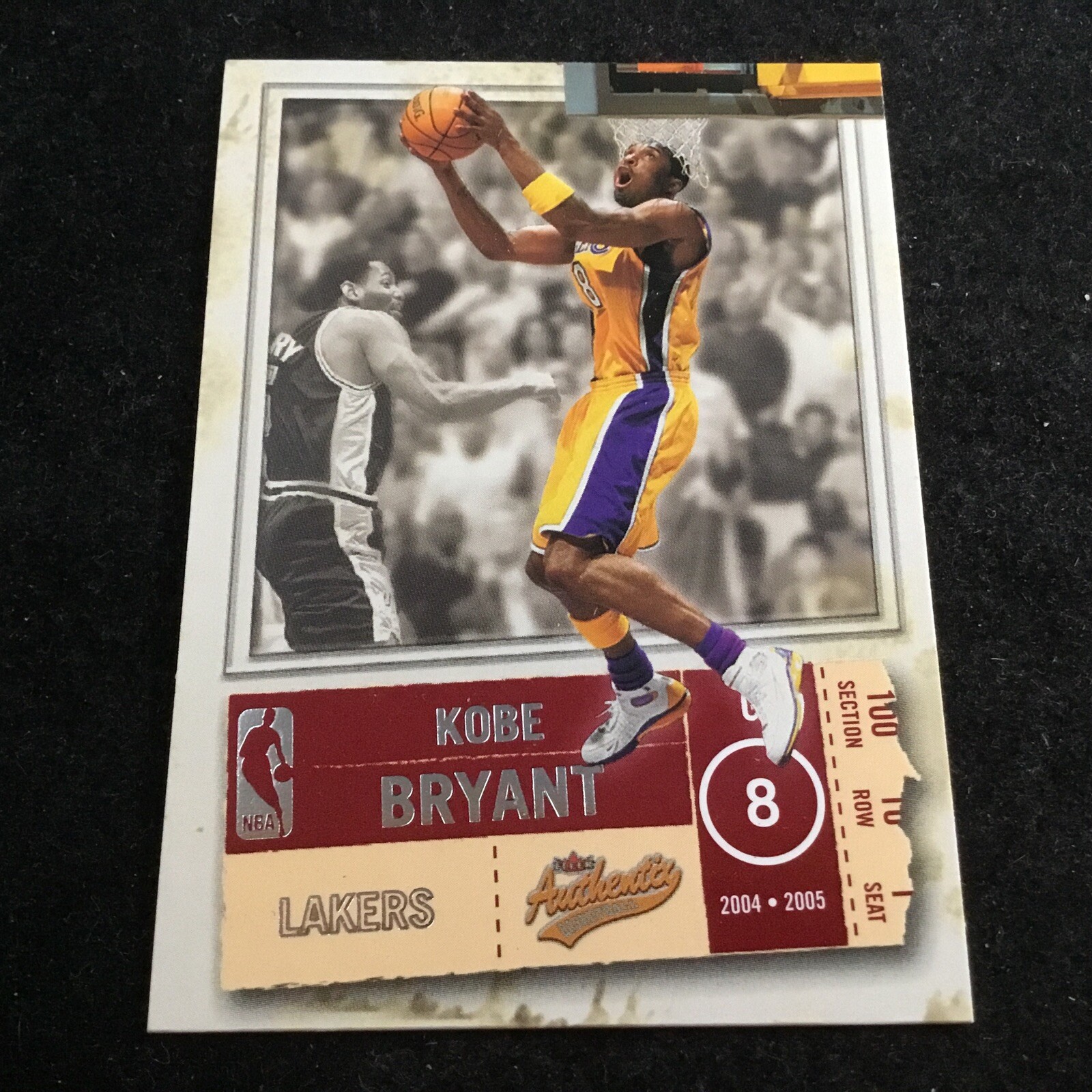 2004-05 Fleer Authentix #17 Kobe Bryant HOF Los Angeles Lakers