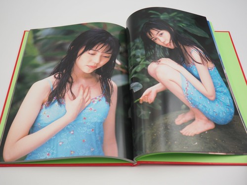 G1-85 Photo Book - Yoshino Kimura "VeNUS" Very Good condition - Picture 5 of 12