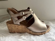 Image of NEW Clarks Un Plaza Way Gold Metallic unstructured Sandals Size 6 UK, E width