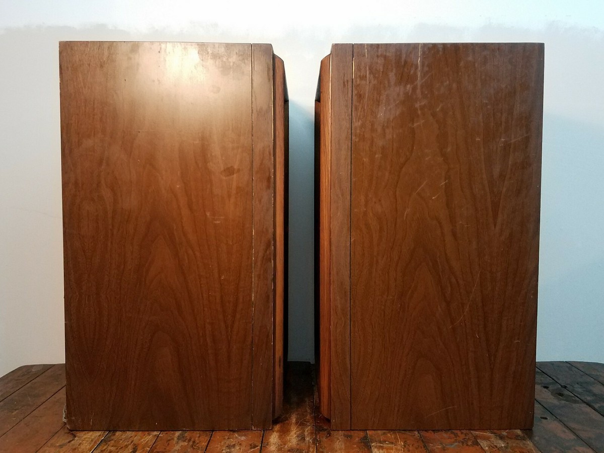 Pair of Vintage Magnavox Model s062 2-Way Speakers 581212 580088-1