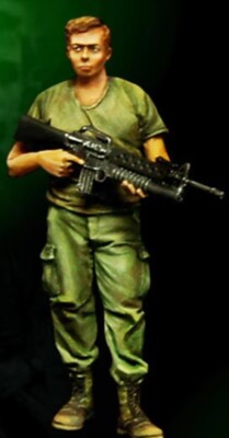 1/35 Resin Model Kit Vietnam War US Army Soldier Reading a Letter Unpa
