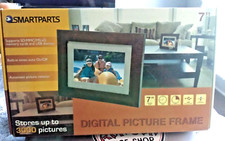 Smartparts SP72 7" Digital Picture Frame, Stores Up to 3000 Photos.   G2 