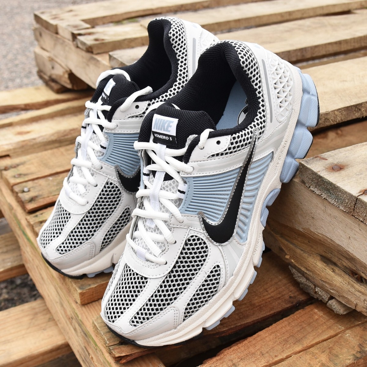 専用 NIKE WMNS ZOOM VOMERO 5 FQ7079 未使用 専用 NIKE WMNS ZOOM VOMERO 5 FQ7079 未使用 - メルカリ