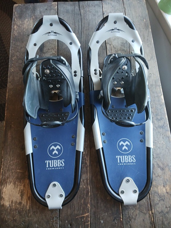 Tubbs Altitude 25 Snowshoes Aluminum Frame Made USA Ratchet Straps 
