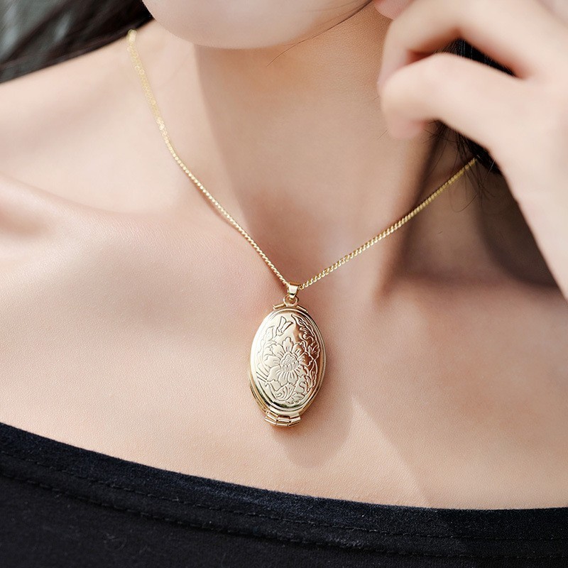 Gold Multi Photo Locket Necklace Expandable Family Memory Keepsake Pendant Gift