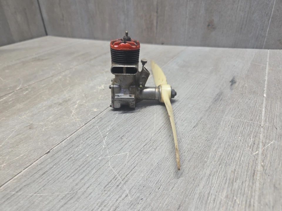 Vintage Mccoy .35 35 Nitro CL Control Line FF Model Airplane Engine - Image 4 of 4
