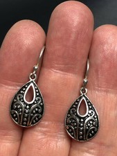 2443 Sterling silver 925 elegant swirl teardrop dangle drop earrings 2.5grams