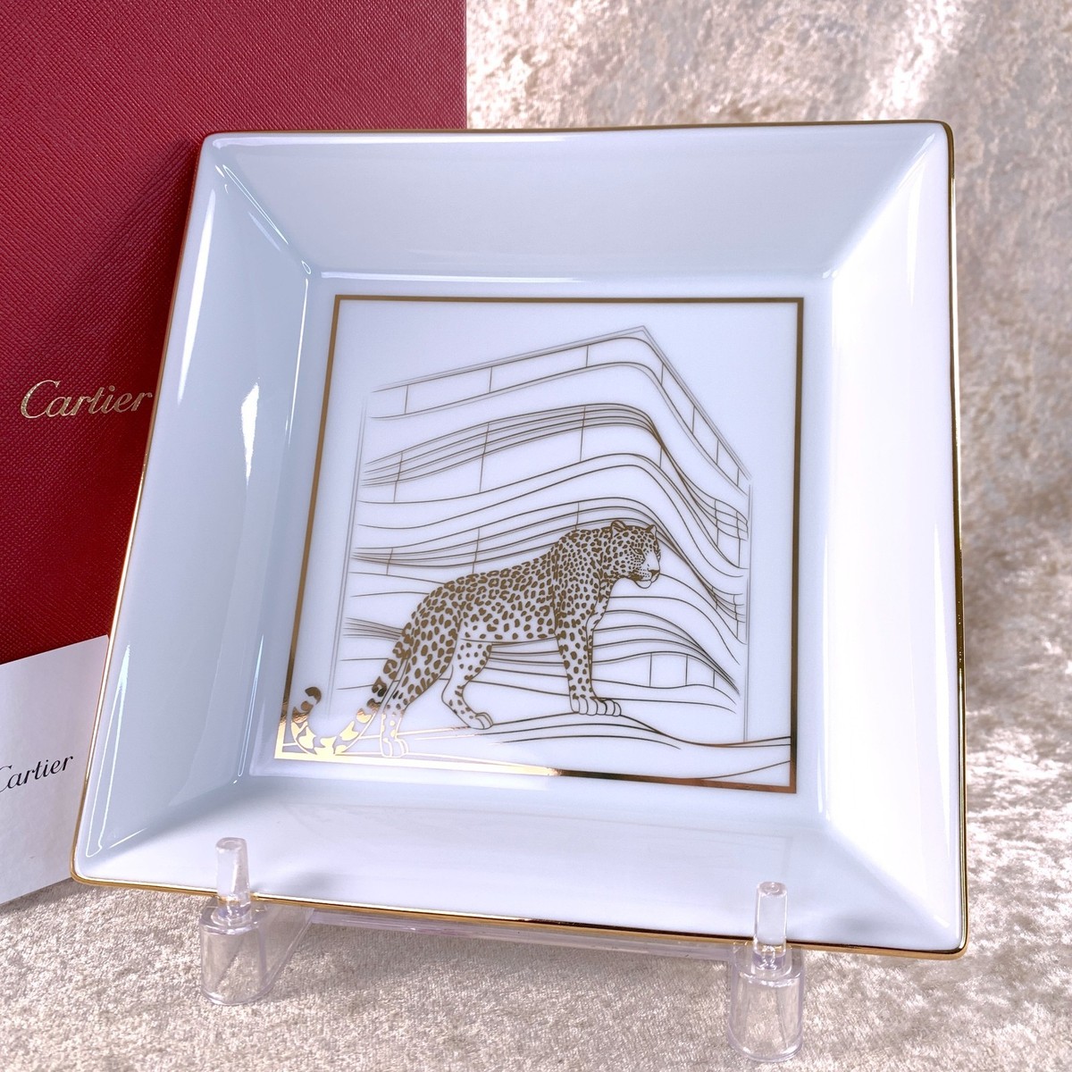 【Cartier新品トレー】 Cartier Trinket Tray Panthere White Porcelain 17cm VIP Gift from