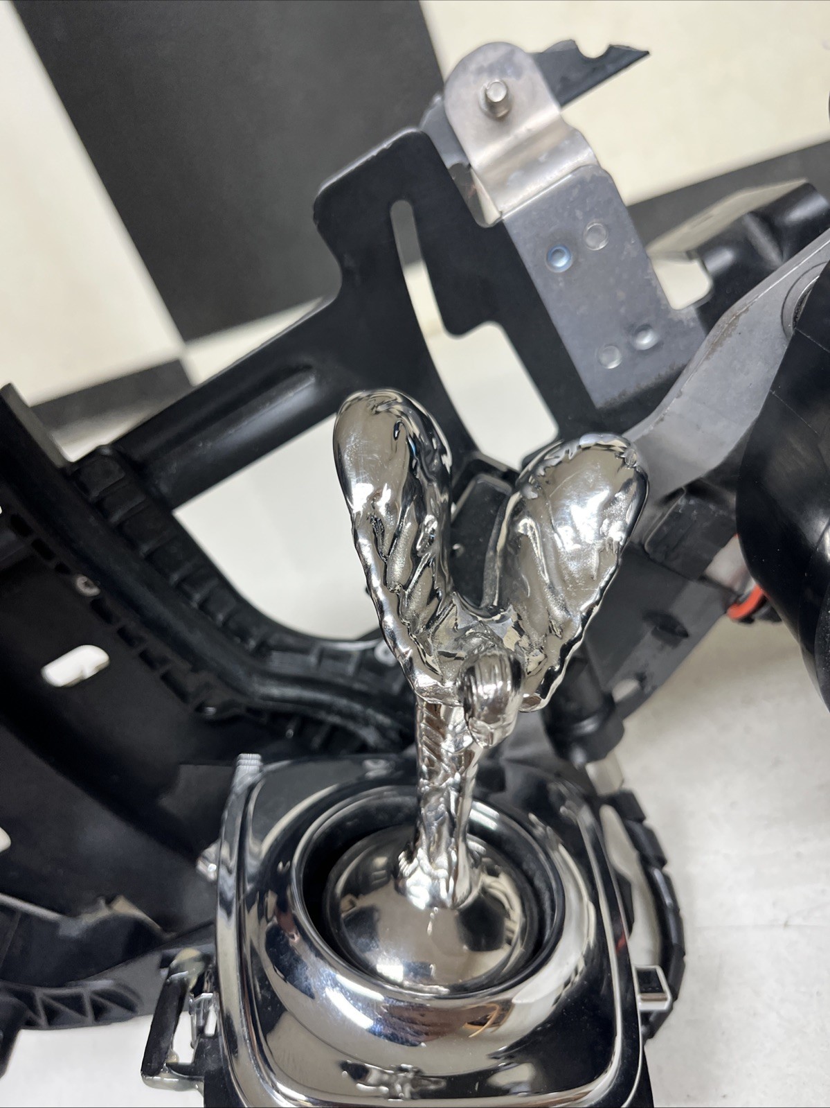 2010 - 2019 Rolls Royce Ghost Hood Ornament w/ Mechanism Used Oem 7377371