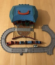 Thomas & Friends Roundhouse Train Station Playset (2002) 