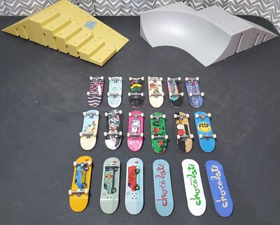 Tech Deck 20 Pcs~Ramps And Skate Park~ 18 Skateboards~**Read Description**