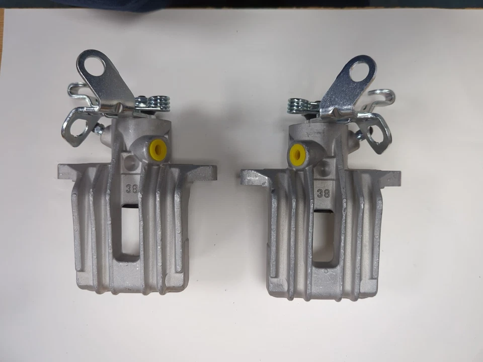 Par de pinzas de freno traseras para Audi A3 8P1 8PA 8P7 Seat Altea 5P1 VW Golf MK 5 MK6 Foto 3 de 4