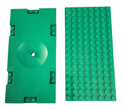 LEGO ONE 8 x 16 Green Sports Field Soccer & ONE 8 x 16 Green 4204 Thick Brick