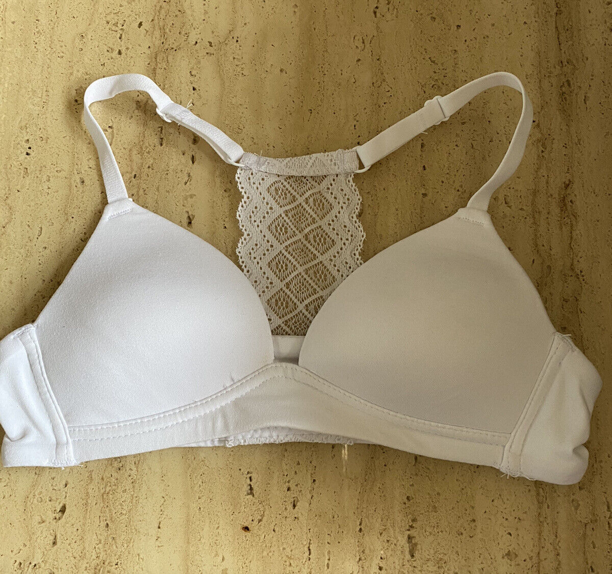 Maidenform Pullover Racerback Bra with Lace - White- Size 30A, Style 4326