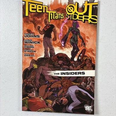 Teen TitansOutsiders: The Insiders - Paperback By Johns, Geoff