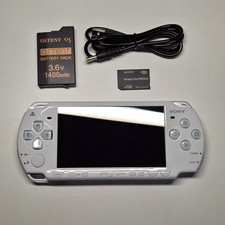 PSP 2004 bianca con vetro display nuovo, 1 GB e pacchetto accessori