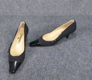 black pumps size 7