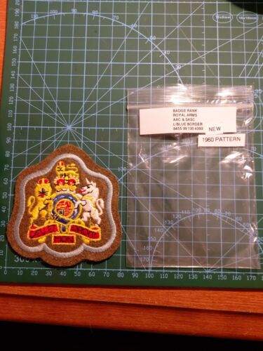British Army Military Rank Badge, Royal Arms - Picture 1 of 2