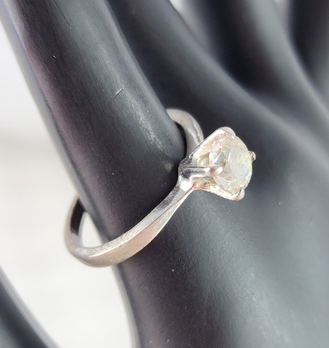 Avon Vintage Sterling Silver 6mm Gemstone Solitaire Ring Size 7- 2.4 Grams - Picture 2 of 6