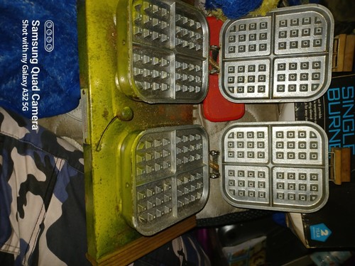 VINTAGE BRUNCHMASTER WAFFLE IRONS