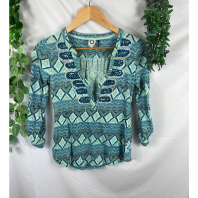 Akemi + Kin patterned v neck top XS