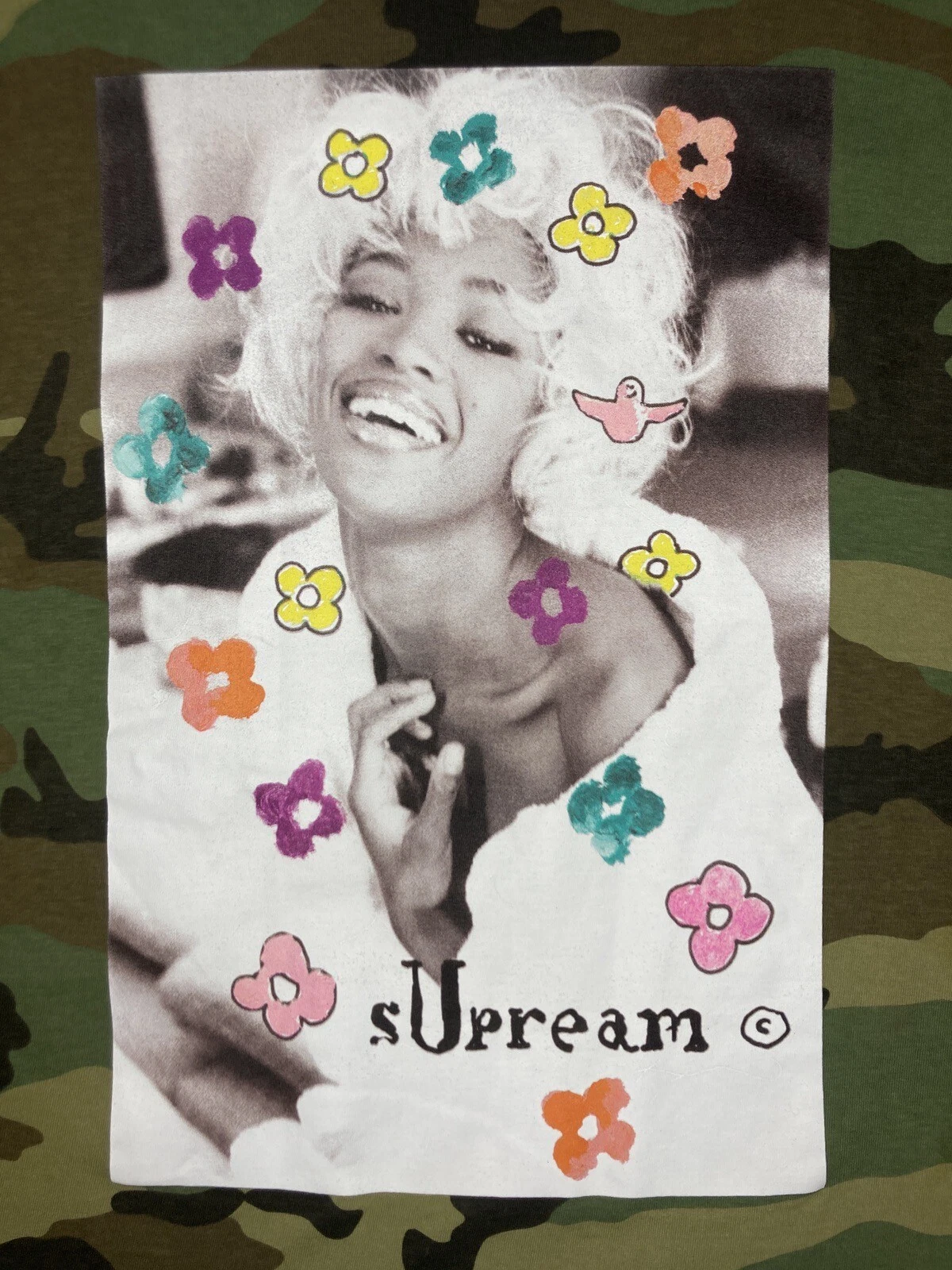 Tee Supreme Naomi Woodland Camo taille XL (SS20)