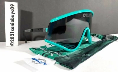 Oakley Men's Eyeshade Razorblades Sunglasses, OO9259-01, Green, Single Grey Lens - Photo 1/4