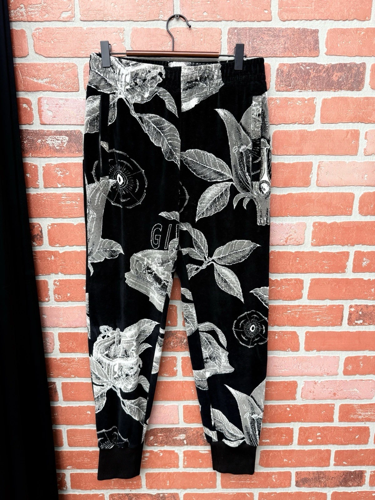 Givenchy — AUTHENTIC Givenchy black velvet floral schematics lounge pants Size medium 🧼🔥