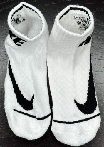 Nike, Youth Sport Wear Quarter Sock White Sock Size 5-7 / Shoe 10C-3Y - Picture 1 of 6