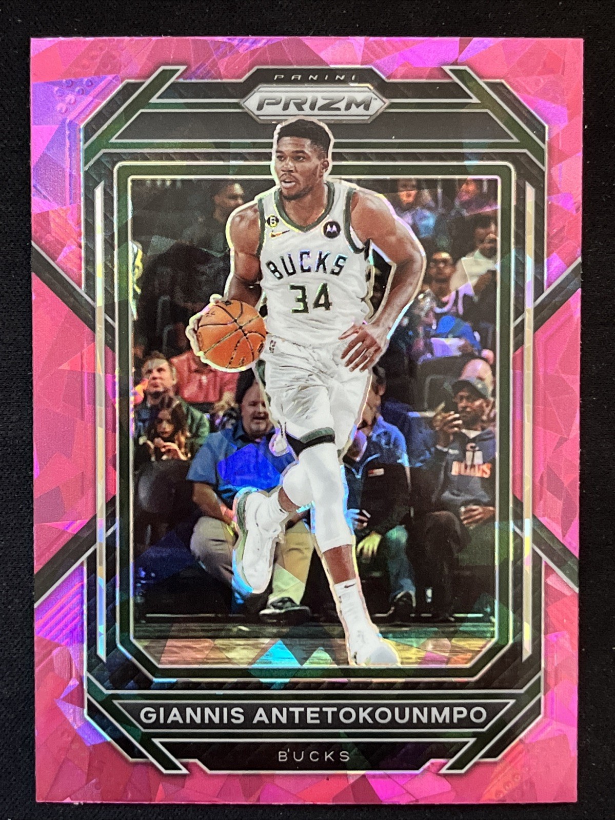 2022-23 Panini Prizm Giannis Antetokounmpo Pink Cracked Ice Prizm Bucks #96