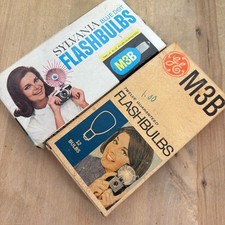 Vintage Lot of 24 Sylvania and GE Blue Dot Flashbulbs M3B