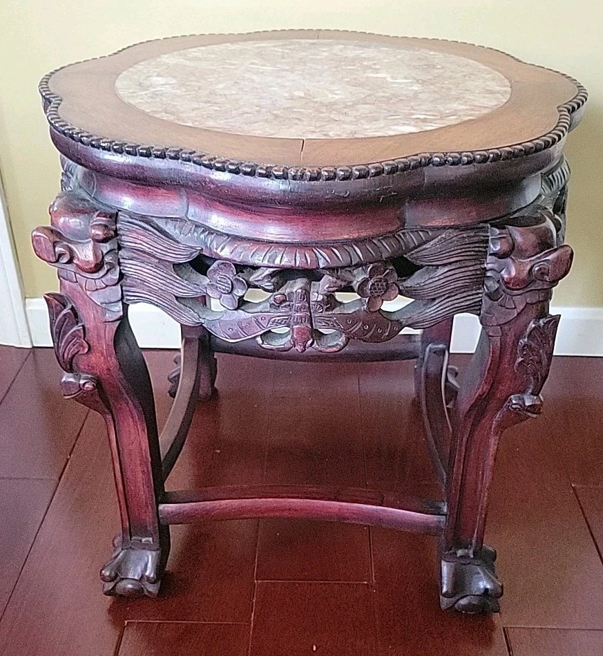 Soporte superior de mármol de palo de rosa Qing siglo XIX 18" H ornamentado pie de garra pesado excelente estado. Foto 2 de 4