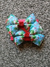 Girls The grinch hair clips x2 Brand new