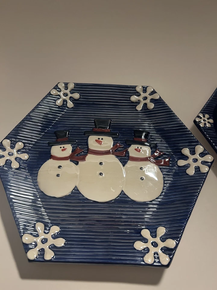 Juego de 2 platos para servir muñeco de nieve y copos de nieve Bella Casa by Ganz azul y blanco  Foto 2 de 4