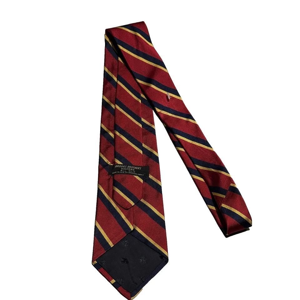 Gravata Vintage Brooks Brothers MAKERS EUA, Vermelha com Listras Amarelas Azuis, Seda Repp - Imagem 3 de 4