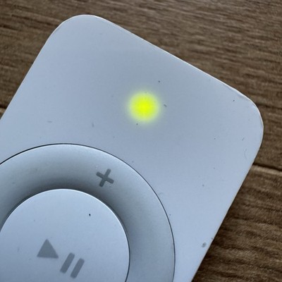 Apple iPod Shuffle A1112 1st Gen 512MB MP3 Player USB Stick WORKS