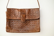 Damen-Handtasche aus Kroko-Leder, braun, 34 x 24 cm, guter Zustand