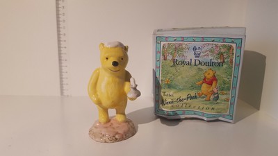 Lot 223 a) Disney Royal Doulton Winnie the Pooh - pooh lights the 