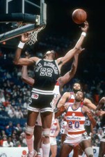George Johnson of the San Antonio Spurs 1981 Basketball Photo