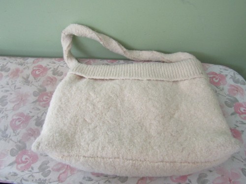 VINTAGE HANDMADE CREAM WOOL PURSE / LOVE MOM ON THE INSIDE / 15" X 10" - Picture 5 of 5