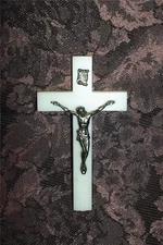 LOVELY VINTAGE CATHOLIC CRUCIFIX WHITE LUCITE CROSS w/ SILVER FIGURE 2-1/4" X 4"