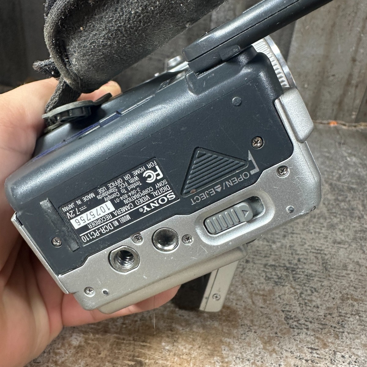 【完動品美品】Sony DCR-PC110 Sony Handycam DCR-PC110 Mini DV Hybrid Camcorder Nightshot With