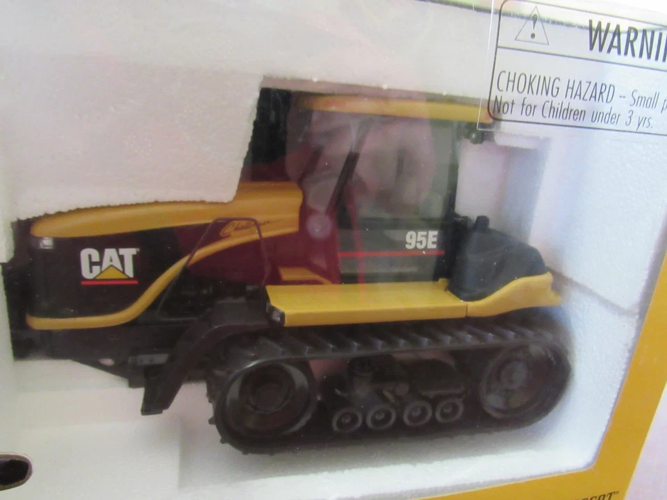 NORSCOTT 1/32 SCALE CAT CHALLENGER 95E AG TRACTOR - NIB - NEVER DISPLAYED - Image 3 of 4